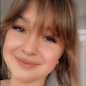 Meet your Posher, Janique